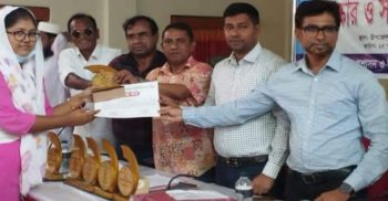 গলাচিপায় শিক্ষা সপ্তাহ ও মেধা অন্বেষণে মেধাবীদের পুরস্কার বিতরণ অনুষ্ঠিত