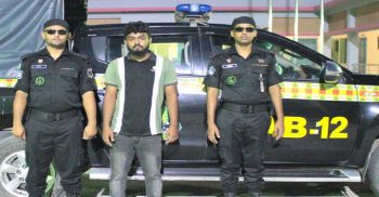 সিরাজগঞ্জে অভিযান চালিয়ে ১১৯ বোতল ফেন্সিডিলসহ মাদক ব্যবসায়ী গ্রেফতার