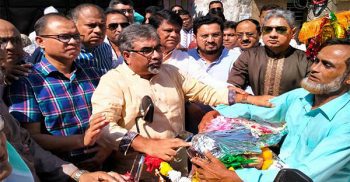 সেই আমিনুলকে অটোরিকশা উপহার দিল বিএনপি