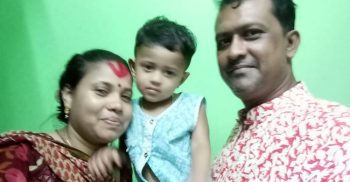 গলাচিপায় বিজয়া দশমীতে সিঁদুর খেলে দেবী দুর্গাকে বিদায়