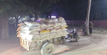 রাণীশংকৈলে পাচারের সময় ট্রলিসহ ৮০ বস্তা সার আটক