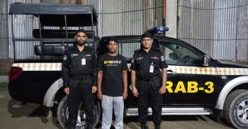 র‌্যাব-৩ এর অভিযানে রাজধানীর সবুজবাগ এলাকা হতে ফেন্সিডিলসহ গ্রেফতার ১