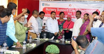 বিকল্প আয় বৃদ্ধির লক্ষে কলাপাড়ায় পাঁচ জন নারীকে অর্থ সহায়তা