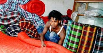 গলাচিপায় লেপ তোষক তৈরির হিড়িক বলে দিচ্ছে শীতের শুরু হচ্ছে