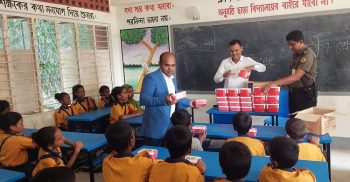 সাপাহারে টিফিন বক্স পেল শিক্ষার্থীরা