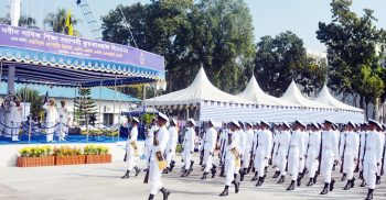 খুলনায় নৌবাহিনীর নবীন নাবিকদের শিক্ষা সমাপনী কুচকাওয়াজ অনুষ্ঠিত