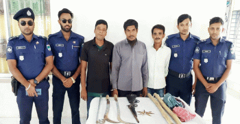 দেবহাটায় ডাকাতির প্রস্তুতিকালে গুলি ও রামদাসহ গ্রেফতার ৩