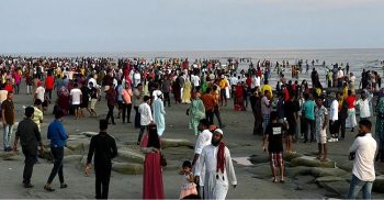 থার্টি ফাষ্ট নাইট উদযাপনে কুয়াকাটায় পর্যটকদের ভীড়