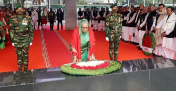 বিজয় দিবসে বঙ্গবন্ধুর প্রতিকৃতিতে প্রধানমন্ত্রীর শ্রদ্ধা