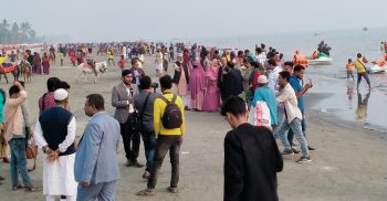 ২০২২ সালের শেষ সূর্যটাকে বিদায় জানাতে, হাজারো পর্যটকের উপস্থিতি কুয়াকাটা