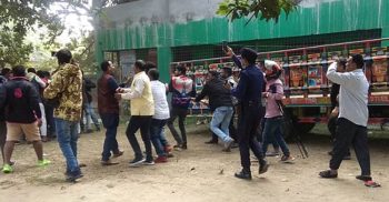 চাঁপাইনবাবগঞ্জ-৩ উপনির্বাচন আ.লীগ ও স্বতন্ত্র প্রার্থীর সমর্থকদের মধ্যে ধাওয়া-পাল্টা ধাওয়া