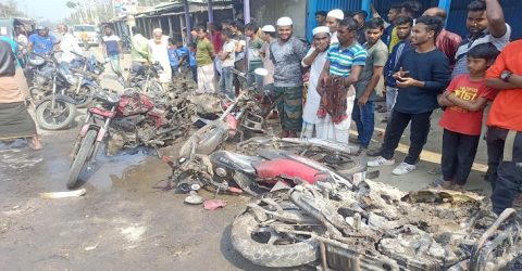 সিরাজগঞ্জে আ.লীগ ও বিএনপির ধাওয়া পাল্টা ধাওয়া, ১৩টি মোটরসাইকেলে আগুন