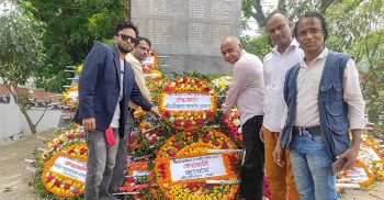 মহান স্বাধীনতা ও জাতীয় দিবসে মৌলভীবাজার অনলাইন প্রেসক্লাব এর স্মৃতিসৌধে পুস্পস্তবক অর্পণ