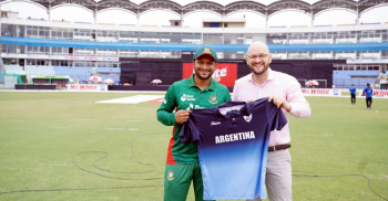 সাকিবকে জার্সি পাঠিয়েছেন আর্জেন্টিনার ক্রিকেট অধিনায়ক