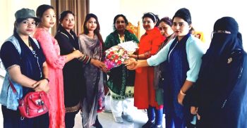 নারী সাংবাদিক সংস্থার পক্ষ থেকে পিবিআই, র‍্যাব এবং ওসিকে ফুলের শুভেচ্ছা