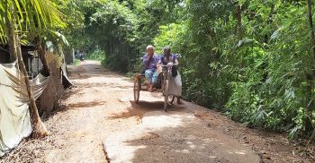 আগৈলঝাড়ার গৈলা-কুমারভাঙ্গা সড়ক দিয়ে চলাচলে দুর্ভোগ চরমে