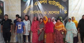 যশোরে র‍্যাবের অভিযানে ভারতীয় পণ্যসহ ১২ জনকে আটক