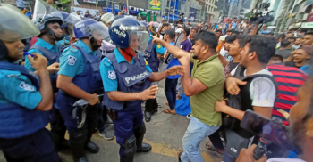 গুলশান ১ নম্বরে ঝুঁকিপূর্ণ গুলশান শপিং সেন্টার সিলগালা: ধাওয়া-পাল্টা ধাওয়া