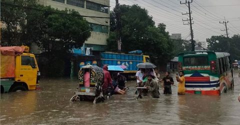 টানা বৃষ্টিতে চট্টগ্রামে জলাবদ্ধতা বাড়ছেই ভোগান্তি চরমে