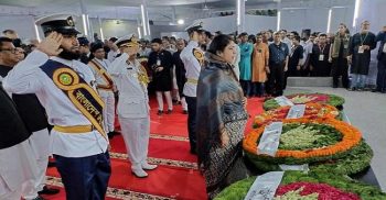 বঙ্গবন্ধুর প্রতিকৃতিতে স্পিকারের শ্রদ্ধা নিবেদন