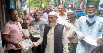কলাপাড়ায় শেখ হাসিন’র সালাম ও নৌকা মার্কায় ভোট চেয়ে লিফলেট বিতরণ