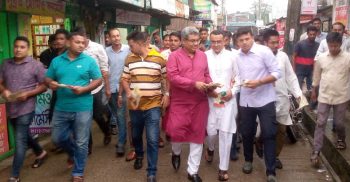 কলাপাড়ায় যুবলীগ নেতার লিফলেট বিতরণ ও গণসংযোগ