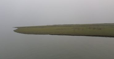 অসংখ্য ডুবোচর আর ঘন কুয়াশায় দশমিনা-ঢাকা রুটে লঞ্চ চলাচলে বিঘ্নতা
