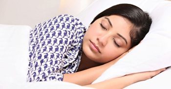রাতে ঘুমানোর আগে খাওয়া ঠিক নয় ৩ খাবার