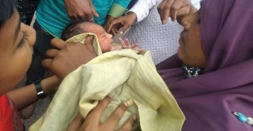 পটুয়াখালী হিমি ক্লিনিক এর সামনে ময়লার স্তূপ থেকে নবজাতক উদ্ধার