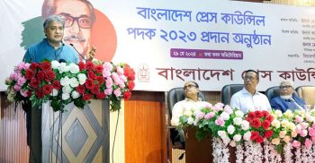 গণমাধ্যমকে দেশ ও জনগণের স্বার্থের পক্ষে দাঁড়াতে হবে: তথ্য প্রতিমন্ত্রী