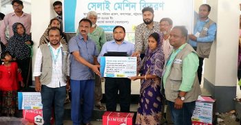 কলাপাড়ায় বিকল্প জীবিকায়নের লক্ষ্যে সেলাই মেশিন বিতরণ