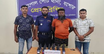 বেনাপোলে পুলিশের অভিযানে ফেনসিডিলসহ মাদক ব্যবসায়ী আটক