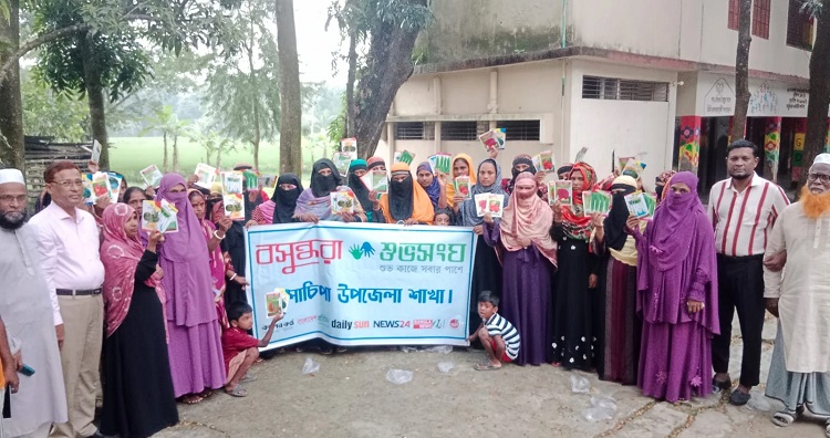 গলাচিপায় শুভসংঘের উদ্যোগে দরিদ্র নারীদের সবজি বীজ বিতরণ