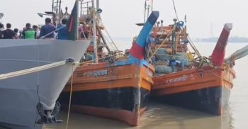 ৩১ জেলেসহ ভারতীয় দু’টি ট্রলিং জাহাজ আটক