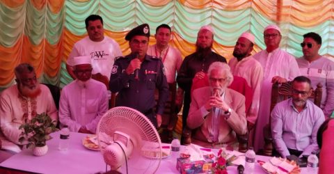 শহীদ আব্দুল্লাহর পরিবারকে আর্থিক সহযোগীতা করলেন যশোরের পুলিশ সুপার