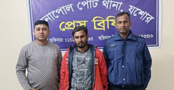 বেনাপোলে পুলিশের অভিযানে ফেনসিডিল সহ আটক ১