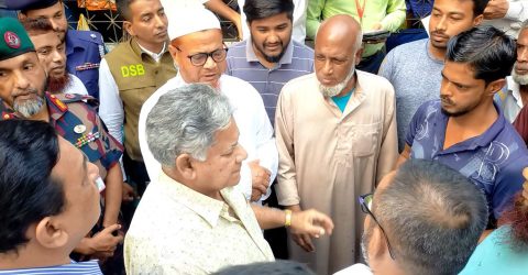 বৈষম্যবিরোধী ছাত্র আন্দোলনে গুলিবিদ্ধ হয়ে নিহত আব্দুল্লাহর বাড়িতে নৌ-পরিবহন উপদেষ্টা এম সাখাওয়াত হোসেন