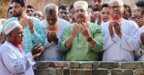 শহীদ আব্দুল্লাহর কবর জিয়ারত করলেন বিএনপি’র সাবেক সংসদ সদস্য তৃপ্তি