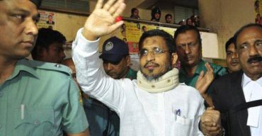 ১০ ট্রাক অস্ত্র মামলায় লুৎফুজ্জামান বাবর খালাস