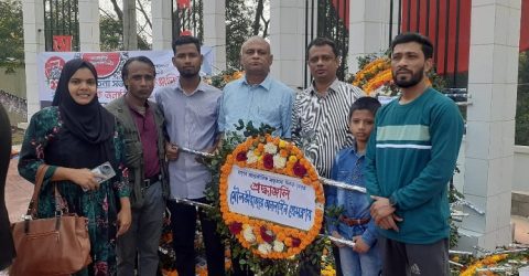 কেন্দ্রীয় শহিদ মিনারে মৌলভীবাজার অনলাইন প্রেসক্লাবে‘র শ্রদ্ধাঞ্জলি