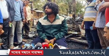 কন্টেন্ট ক্রিয়েটর কাফির পুড়ে যাওয়া ঘরের সামনে সাংবাদ সম্মেলন