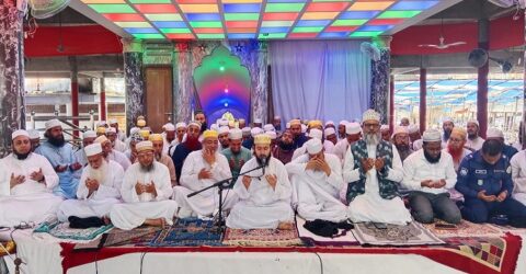 বার্ষিক মাহফিলের আখেরী মোনাজাত-পূর্ব বয়ানে পীর ছাহেব ছারছীনা