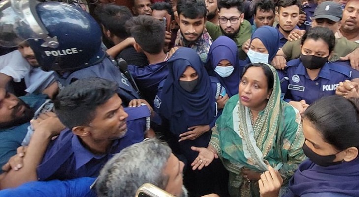 রাতভর প্রতিরোধের পর অবশেষে গ্রেপ্তার সেলিনা হায়াৎ আইভী