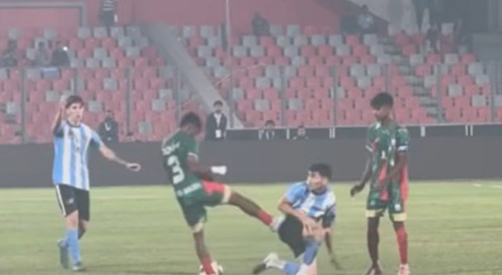 জানা গেল আর্জেন্টিনার ফুটবলারকে লাথি মারা সেই ফুটবলারের পরিচয়