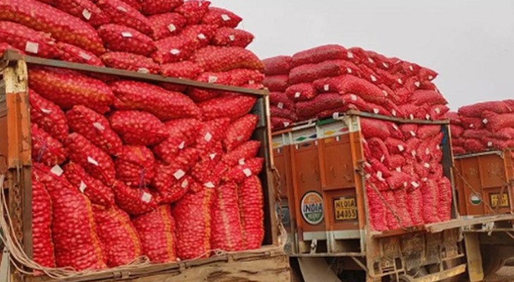 ভারতের পেঁয়াজ ঢুকতেই কেজিতে কমলো ৩০ টাকা