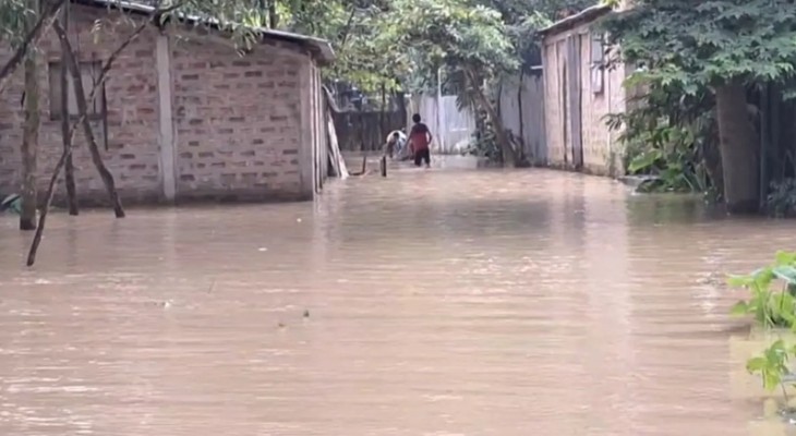 খোয়াই নদীর বাঁধ ভেঙে পানির নিচে প্রায় ২০ গ্রাম