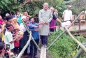 বরিশালে লাল ফিতা কেটে বাঁশের সাঁকো উদ্বোধন করলেন বিএনপি নেতা