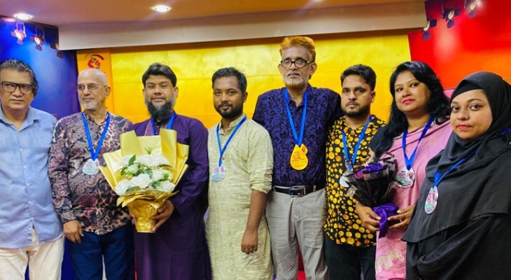 স্বেচ্ছায় রক্তদানে উৎসাহিত করতে রক্তদাতাদের সম্মাননা প্রদান 